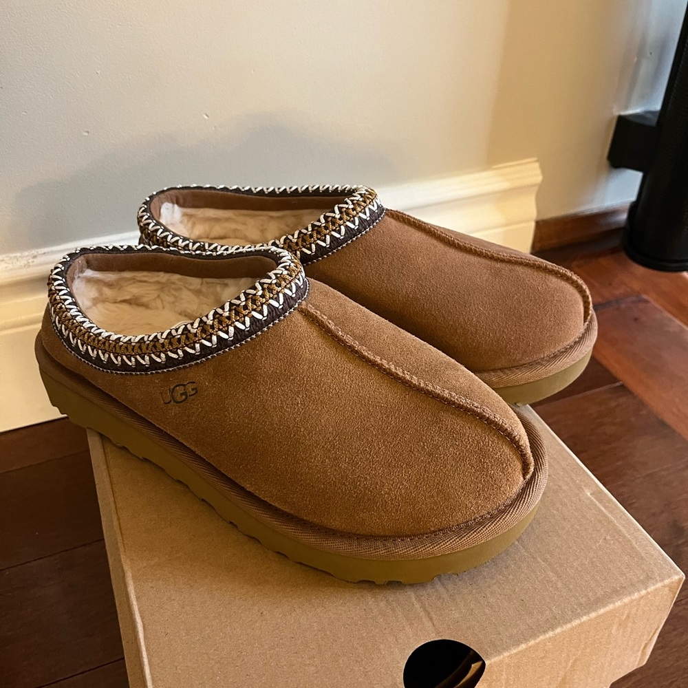 UGG Tasman